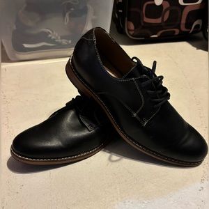 Black leather dress shoes